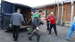 Фуру с двумя внедорожниками отправили бойцам СВО из Миасса