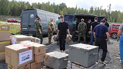 Фуру с двумя внедорожниками отправили бойцам СВО из Миасса