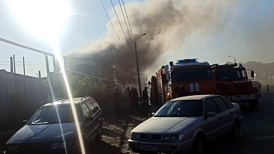 Пожар в магазине автозапчастей в Челябинске попал на видео