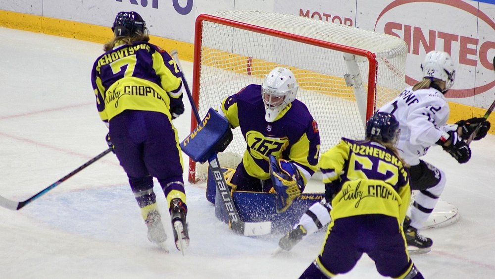 Хоккейный клуб «Белые медведицы» с победы стартовал в чемпионате ЖХЛ