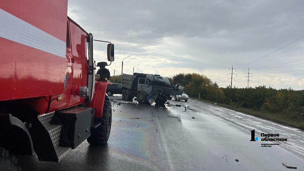 В Челябинской области водитель КамАЗа погиб в ДТП с тремя машинами
