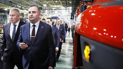 Челябинские депутаты провели заседание у главного конвейера автозавода «Урал»