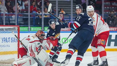 Хоккейный клуб «Металлург» снова выиграл уральское дерби у «Автомобилиста»