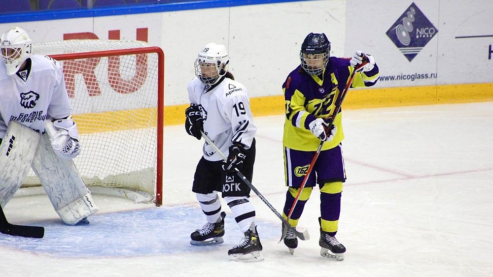 Хоккейная команда «Белые медведицы» одержала третью победу на старте сезона ЖХЛ