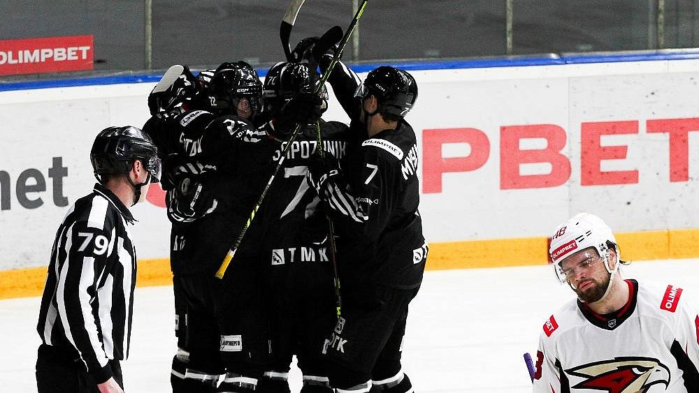 Хоккейный клуб «Челмет» прервал серию поражений победой над «Омскими крыльями»