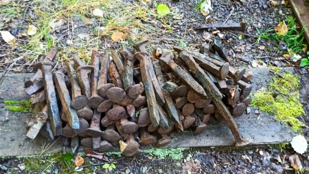 Трое жителей Челябинской области сняли с железной дороги почти 1,5 тонны деталей