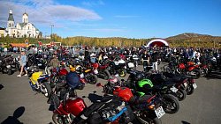 В Карабаше закрыли мотосезон байкерской свадьбой