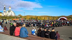 В Карабаше закрыли мотосезон байкерской свадьбой