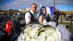 В Карабаше закрыли мотосезон байкерской свадьбой