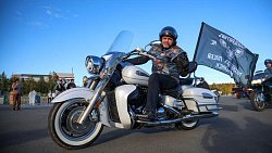 В Карабаше закрыли мотосезон байкерской свадьбой