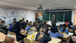 Челябинских школьников навестила военная полиция