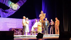 Евгений Гельфонд: «Солдат воюет оружием, а театр — словом!»