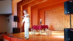 Евгений Гельфонд: «Солдат воюет оружием, а театр — словом!»