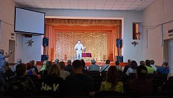 Евгений Гельфонд: «Солдат воюет оружием, а театр — словом!»