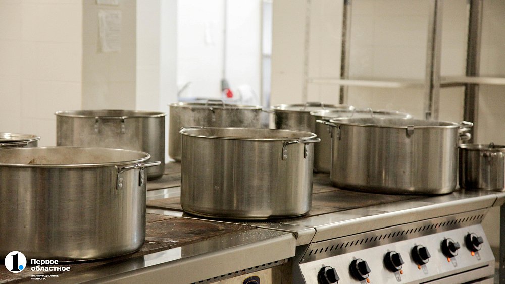 В школе Челябинска детям давали компот с червями