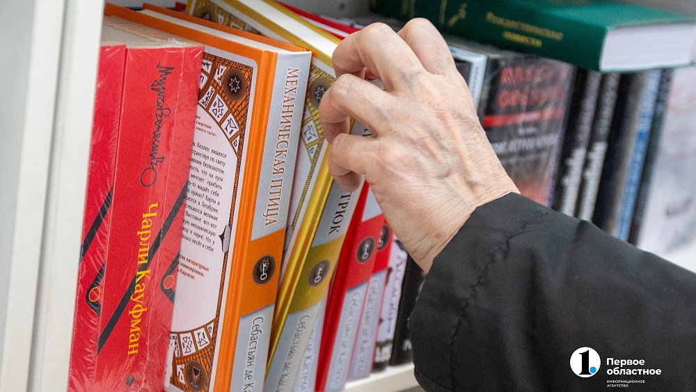 Южноуральские муниципалитеты передали две партии книг для школьников ДНР