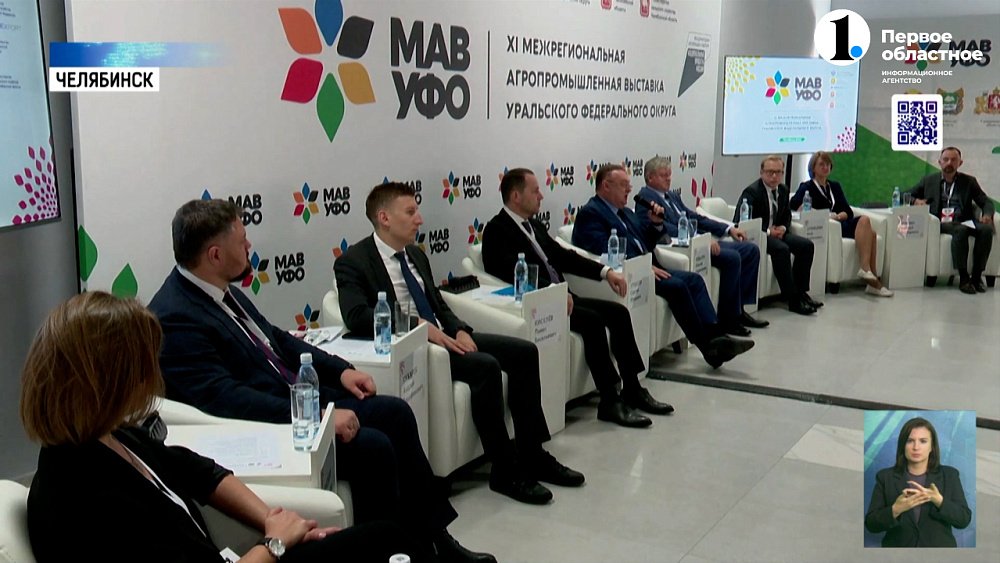 Регионы Уральского округа накрыли столы в центре Челябинска