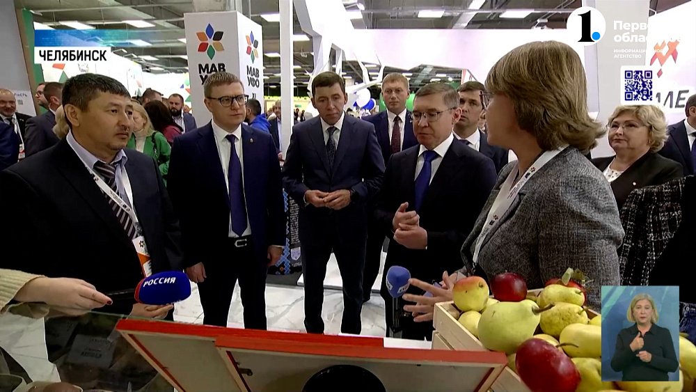 Регионы Уральского округа накрыли столы в центре Челябинска!