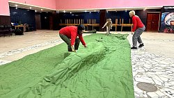 Тент размером с «трешку» для бойцов СВО сшили мастерицы Челябинской области