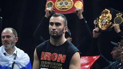 Боксер Мурат Гассиев уступил по очкам шведу Отто Валину на профессиональном ринге