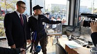 Губернатор Алексей Текслер открыл в центре Челябинска новый пункт полиции