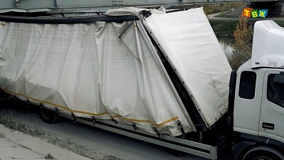 В Миньяре водитель большегруза протаранил исторический мост