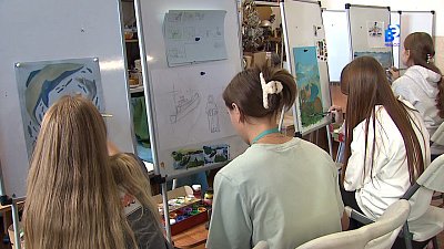 Миасских художниц наградили в МИД России