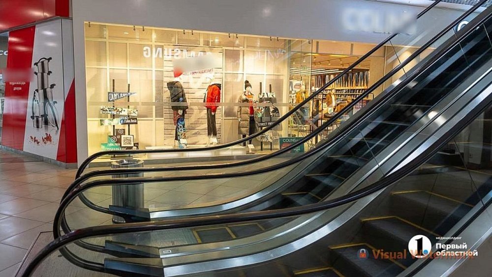 В челябинском ТРК ребенок упал с эскалатора и получил травмы