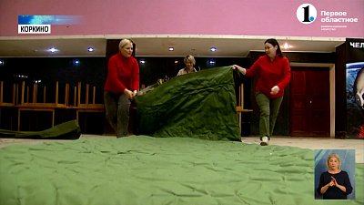 Мастерицы шьют тент для чебаркульской дивизии