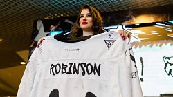 Хоккейный клуб «Трактор» собрал более 400 тысяч рублей на благотворительном аукционе