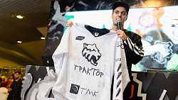 Хоккейный клуб «Трактор» собрал более 400 тысяч рублей на благотворительном аукционе