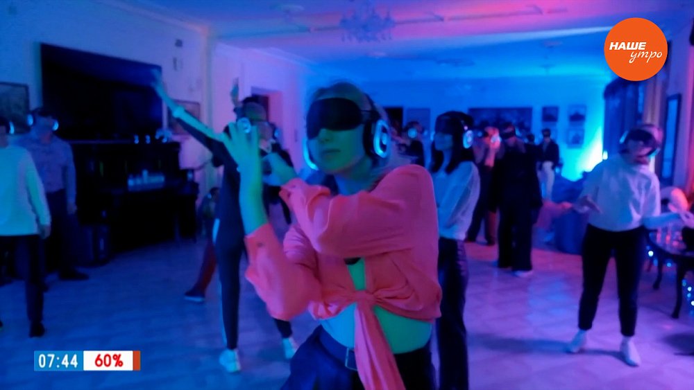 Музыкальная медитация в сюжете «Дискотека в наушниках»