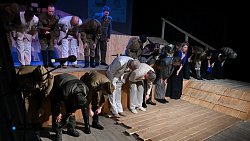 Челябинский НХТ отметил юбилей постановкой «Корабль-театр»