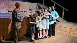 Челябинский НХТ отметил юбилей постановкой «Корабль-театр»