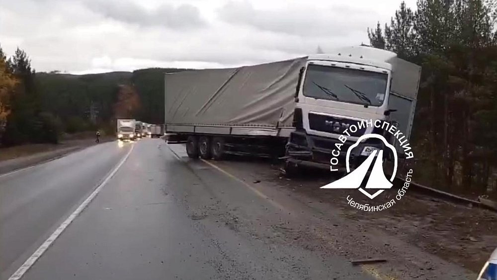 Реверсивное движение ввели на участке трассы М‑5 из‑за заноса фуры в Челябинской области