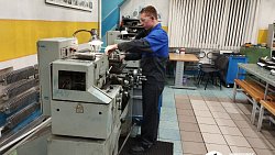 Губернатор Алексей Текслер посетил учебно-производственный центр машзавода «Агрегат»