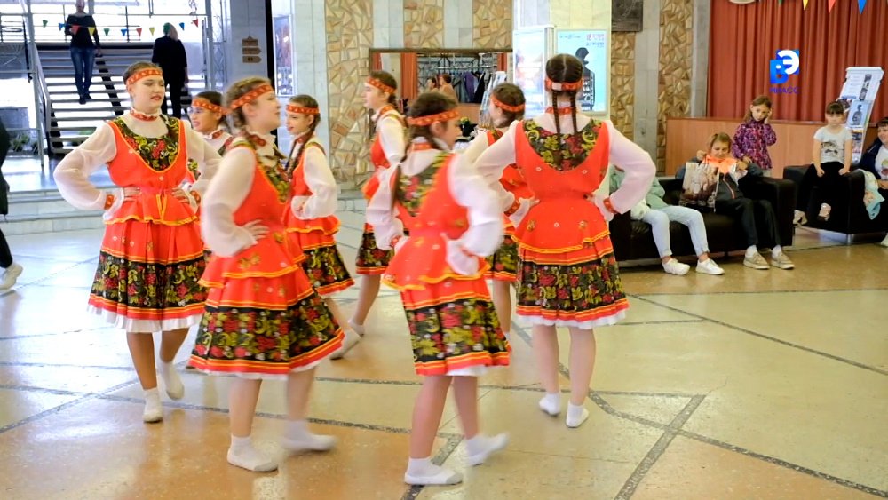 Бисер, макраме и свечи из вощины! В Миассе прошёл фестиваль народных промыслов