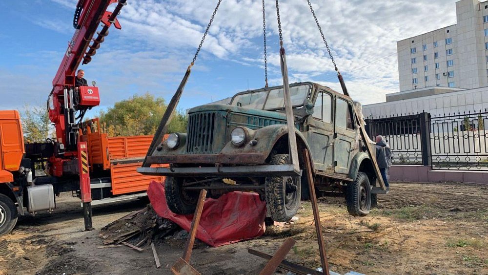 В Челябинске эвакуировали на спецстоянку раритетный автомобиль