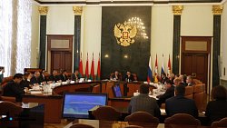 Алексей Текслер и премьер-министр Беларуси обсудили совместное производство гусеничных тракторов и спецтехники