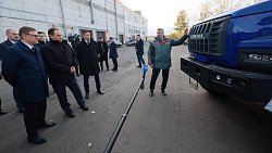 Алексей Текслер и премьер-министр Беларуси посетили автомобильный завод «Урал» в Миассе