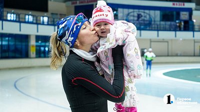 Конькобежка Ольга Фаткулина после рождения дочери вернулась в большой спорт