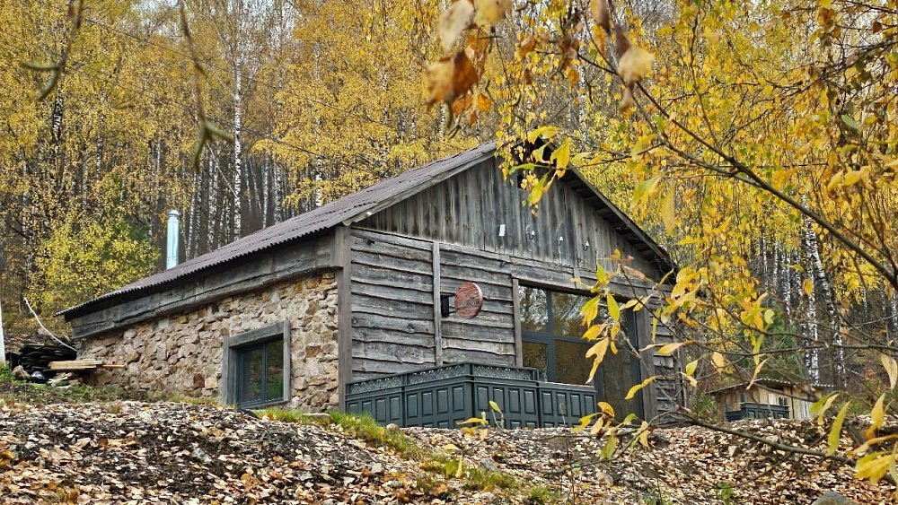 На саткинских «Порогах» сделали кафе‑музей в гараже