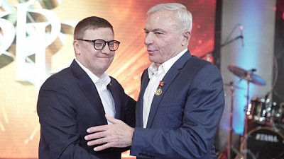 Алексей Текслер наградил Виктора Рашникова знаком отличия «За благое дело»