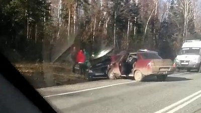 Две легковушки столкнулись «лоб в лоб» на трассе М-5 в Челябинской области
