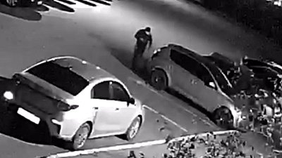 Неизвестные пытались снять колеса с легковушки в Челябинске