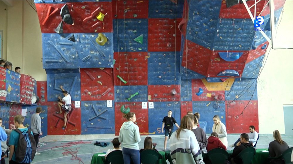 Первенство памяти В. П. Макеева собрало 127 скалолазов