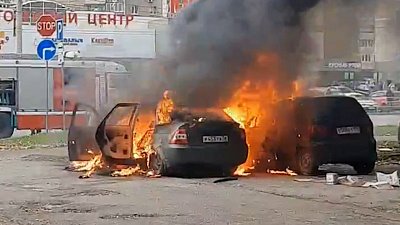 На северо-западе Челябинска сгорели два автомобиля