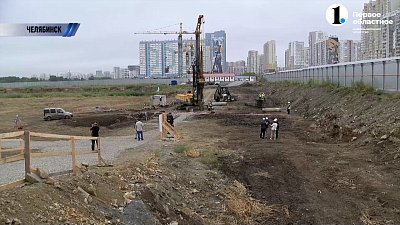 В Челябинске продолжают строительство крытого футбольного манежа