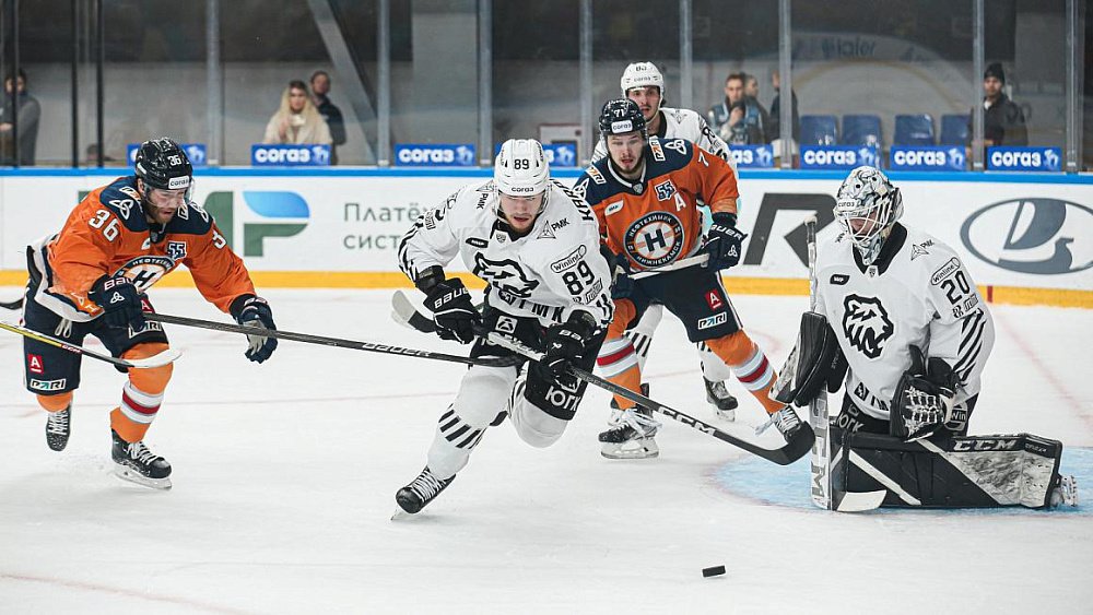Хоккеисты «Трактора» подарили «Нефтехимику» победу на 55‑летие клуба