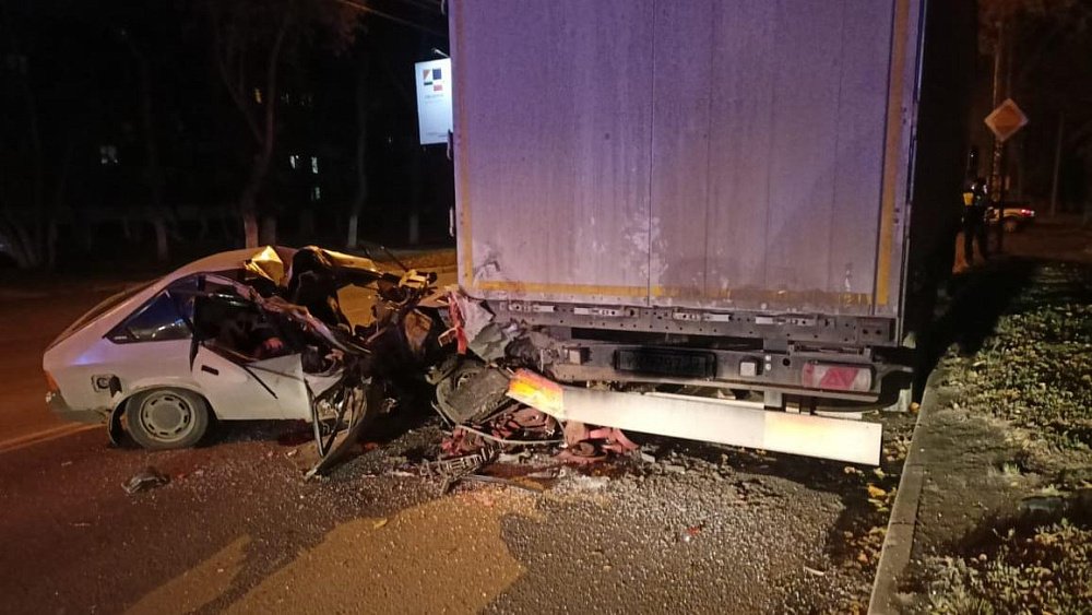 Пассажир автомобиля «Москвич» погиб в ДТП с грузовиком в Челябинске